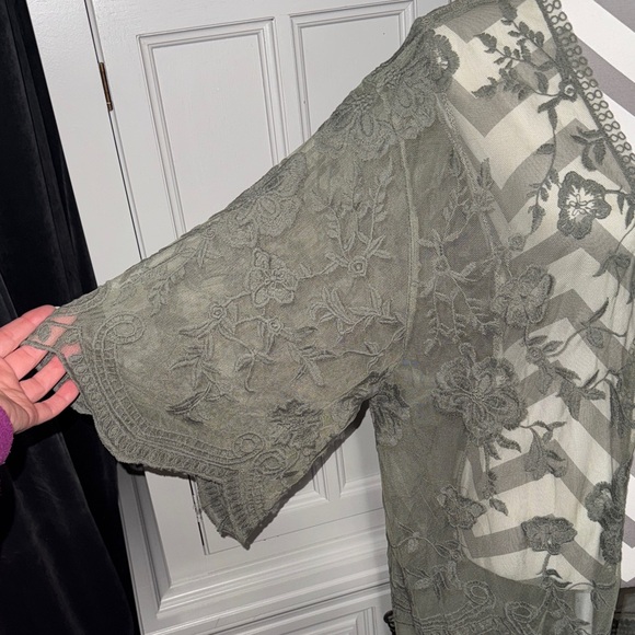 She & Sky Sheer Olive Green Lace Kimono Size S/M - Picture 4 of 8
